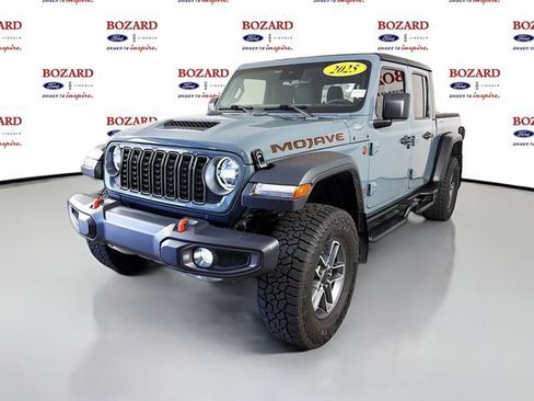 Used 2025 Jeep Gladiator Mojave w/ Convenience Group AWD/4WD image 4