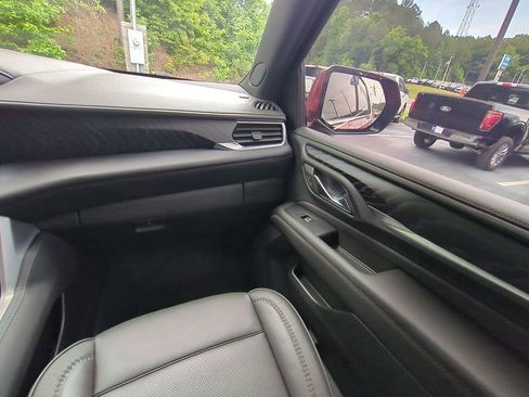 Used 2024 GMC Yukon Denali w/ Advanced Technology Package AWD/4WD image 21