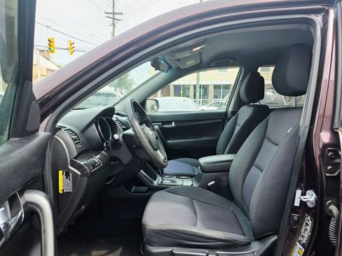 Used 2011 Kia Sorento LX image 12