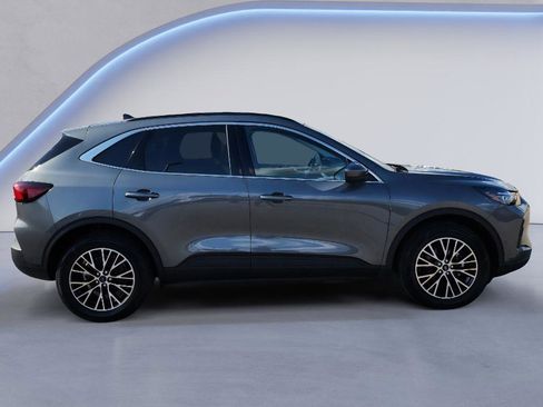 Used 2023 Ford Escape SE w/ PHEV Premium Package image 8