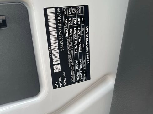 Used 2025 Mercedes-Benz Sprinter 2500 image 10