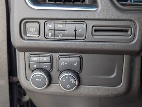 Used 2022 Chevrolet Suburban Z71 AWD/4WD image 13