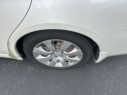 Used 2011 Subaru Impreza 2.5i AWD/4WD image 12