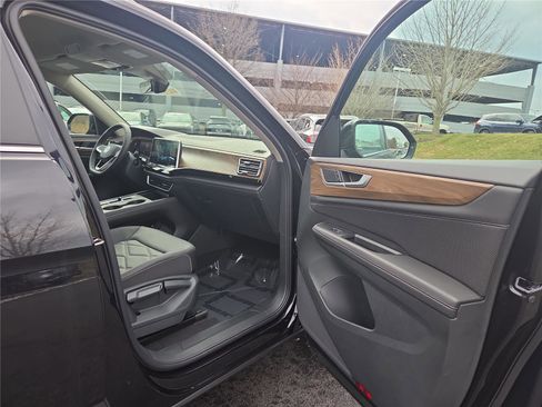 New 2026 Volkswagen Atlas SE image 25