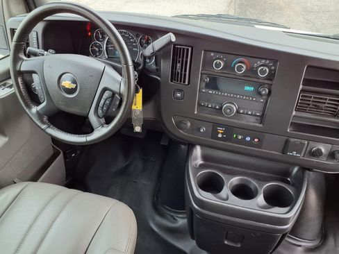 Used 2021 Chevrolet Express 3500 w/ Power Convenience Package image 9