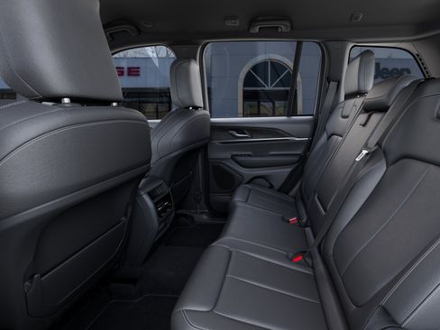 New 2025 Jeep Grand Cherokee Limited image 49