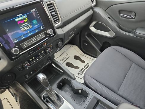 Used 2024 Nissan Frontier SV w/ SV Convenience Package image 25