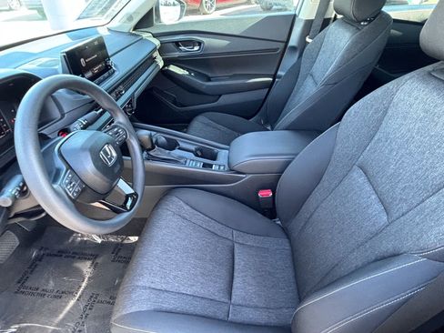 Certified 2025 Honda Accord SE image 18