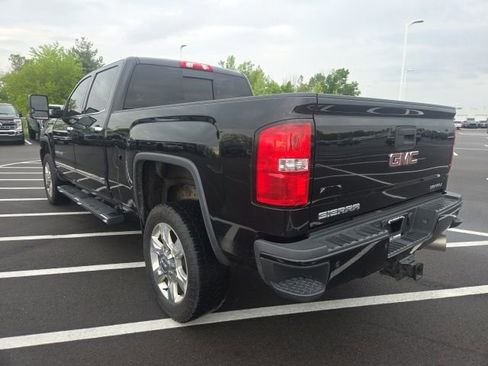 Used 2017 GMC Sierra 2500 Denali w/ Duramax Plus Package AWD/4WD image 12