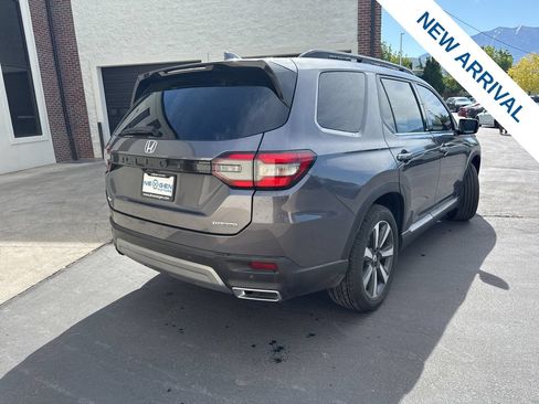Used 2025 Honda Pilot Touring image 7