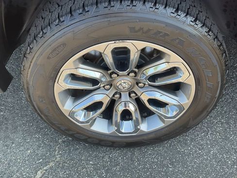 Used 2019 RAM 1500 Laramie AWD/4WD image 11