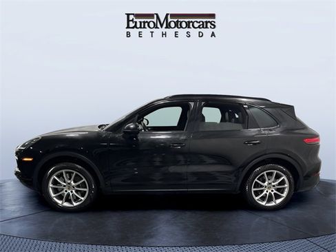 Used 2021 Porsche Cayenne image 2