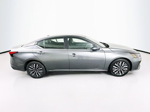 Used 2023 Nissan Altima 2.5 SV FWD image 10