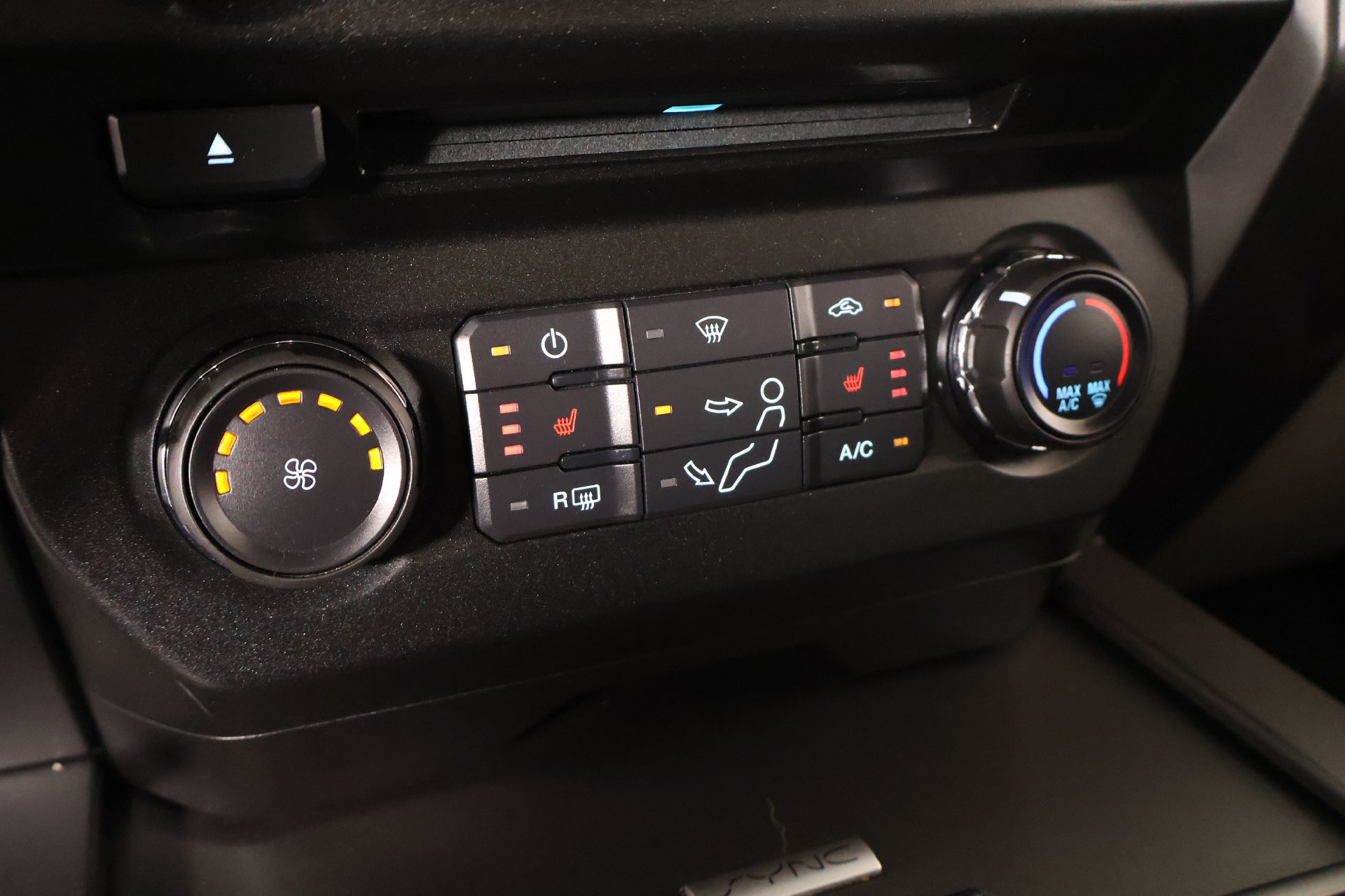 Used 2018 Ford F250 XLT w/ XLT Premium Package AWD/4WD image 8