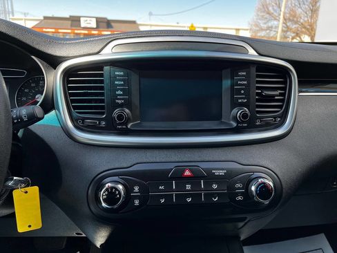 Used 2020 Kia Sorento AWD V6 image 42