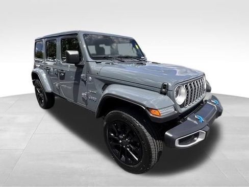Used 2024 Jeep Wrangler Unlimited Sahara AWD/4WD image 10