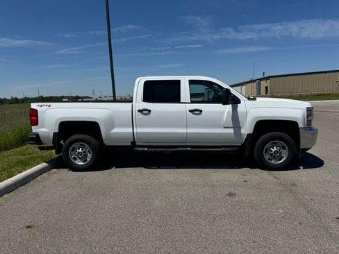 Used 2016 Chevrolet Silverado 2500 W/T AWD/4WD image 4