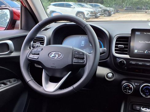 New 2025 Hyundai Venue SEL image 16