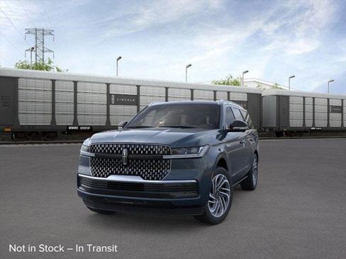 New 2026 Lincoln Navigator Reserve image 2