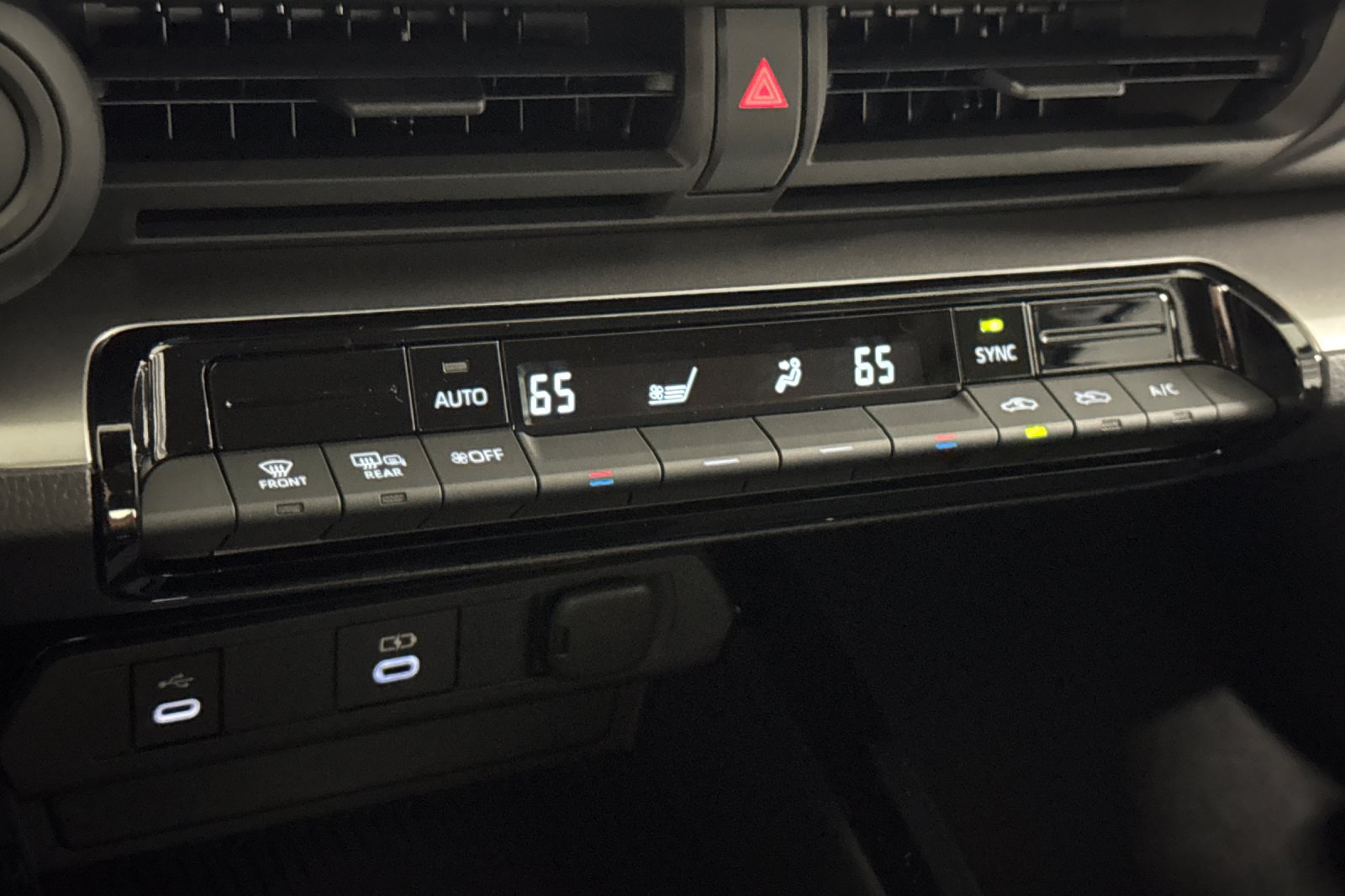 New 2027 Toyota Prius LE FWD image 25