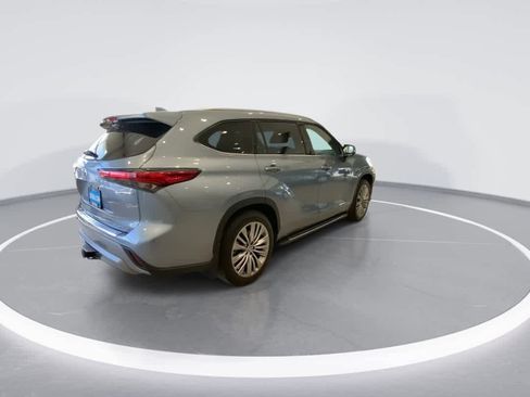 Used 2023 Toyota Highlander Platinum image 8