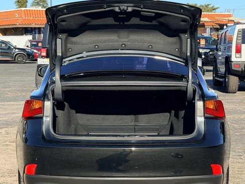 Used 2018 Lexus IS 300 image 9