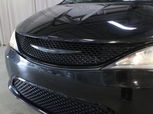 Used 2019 Chrysler Pacifica Touring-L Plus w/ S Appearance Package FWD image 32