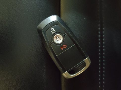 Used 2020 Ford Edge SEL image 32