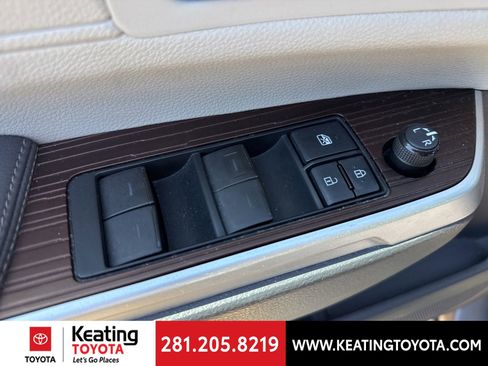 Used 2021 Toyota Sienna LE FWD image 11