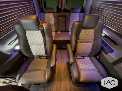 Used 2024 Mercedes-Benz Sprinter 2500 image 13