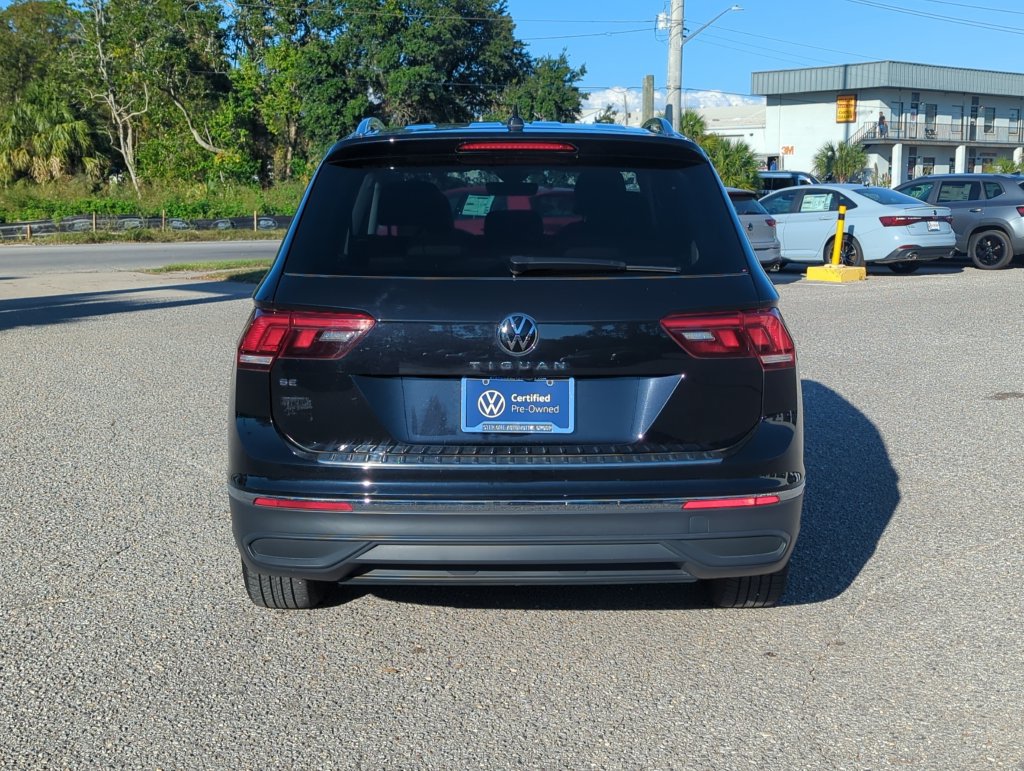 Used 2023 Volkswagen Tiguan SE w/ Panoramic Sunroof Package FWD image 6