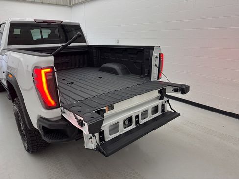 Used 2024 GMC Sierra 2500 AT4X image 16