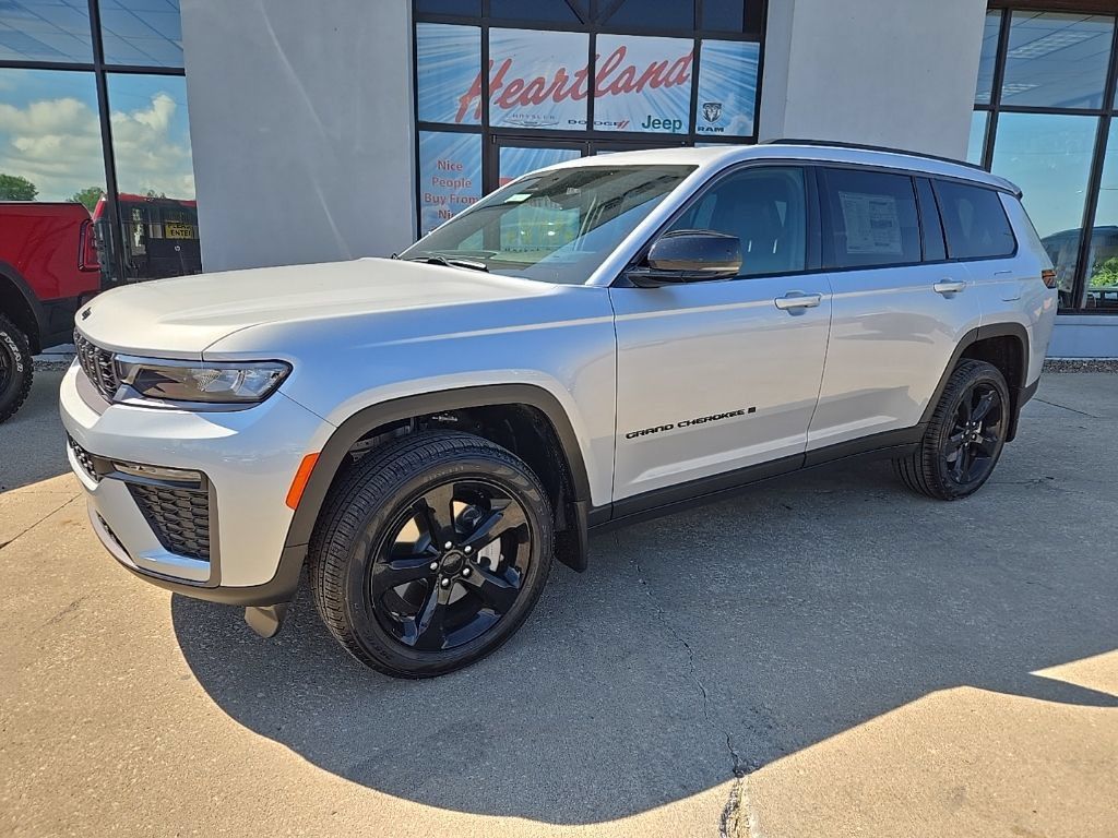 New 2026 Jeep Grand Cherokee L Limited w/ Limited Altitude Package AWD/4WD image 3