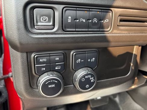 Used 2021 Chevrolet Suburban RST w/ Rear Media and Nav Package AWD/4WD image 18