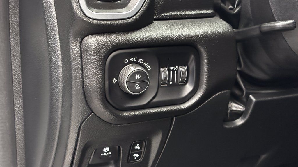 Used 2025 RAM 1500 Big Horn AWD/4WD image 17