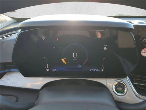 Used 2025 Chevrolet Trax LT image 11