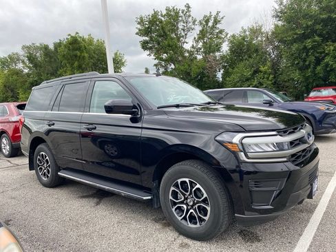 Used 2023 Ford Expedition XLT AWD/4WD image 5