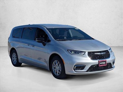 New 2026 Chrysler Pacifica Select image 7
