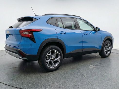 Used 2025 Chevrolet Trax LT FWD image 9