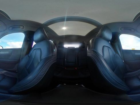 Used 2024 Volvo XC40 B5 Core AWD/4WD image 45