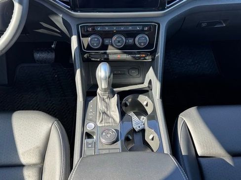 Used 2023 Volkswagen Atlas SE w/ Panoramic Sunroof Package image 17