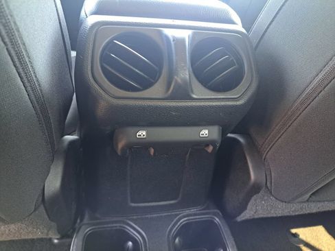 Used 2022 Jeep Wrangler Unlimited Sport AWD/4WD image 23