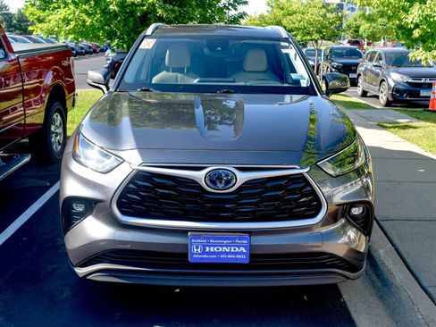 Used 2024 Toyota Highlander XLE AWD/4WD image 14