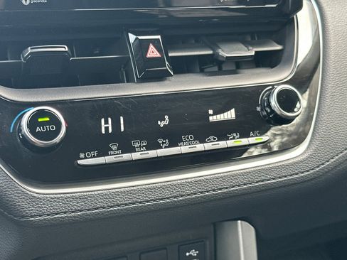 Used 2022 Toyota Corolla Cross LE image 17