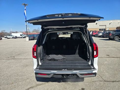 Used 2025 Ford Expedition Platinum image 16