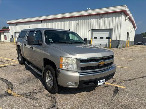 Used 2007 Chevrolet Silverado 1500 LT w/ 1LT Convenience Package AWD/4WD image 3