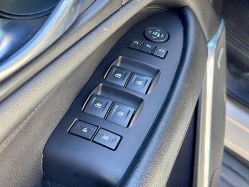 Used 2019 Cadillac Escalade Luxury AWD/4WD image 12
