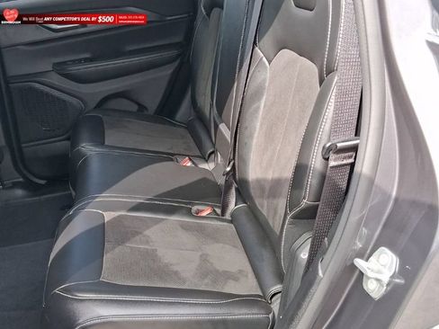 Used 2023 Jeep Grand Cherokee Altitude AWD/4WD image 19