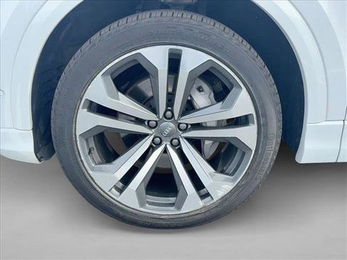 Used 2020 Audi Q8 Premium Plus image 24