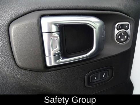 Used 2021 Jeep Gladiator Overland image 17